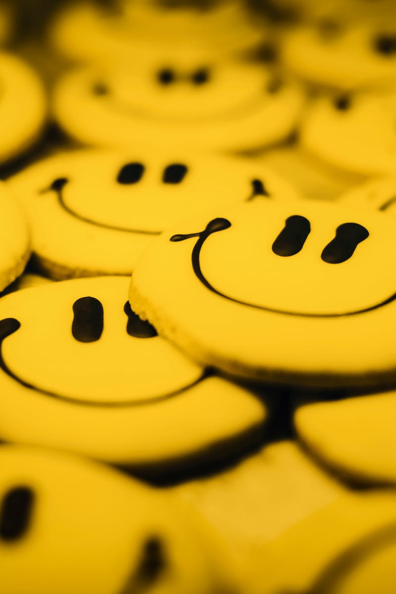 Galletitas con forma de emojis sonrientes